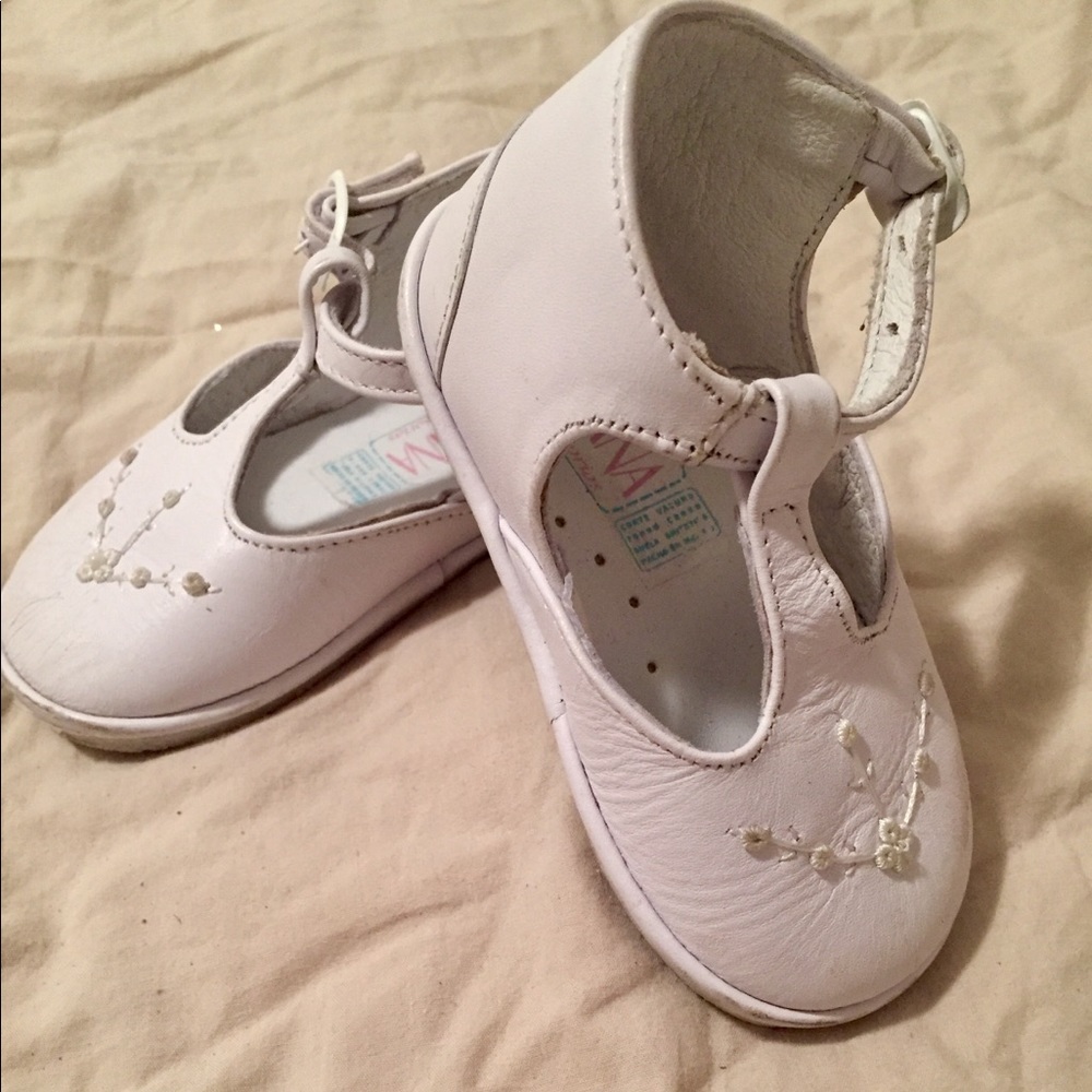NWOT Girl Size 4 Leather Mary Jane Shoes